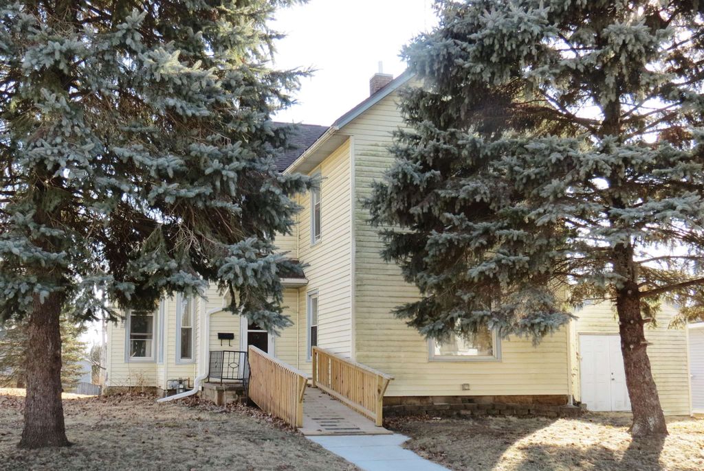Photo of 407 W Maple Street, Maquoketa, IA 52060 (MLS # 153939)