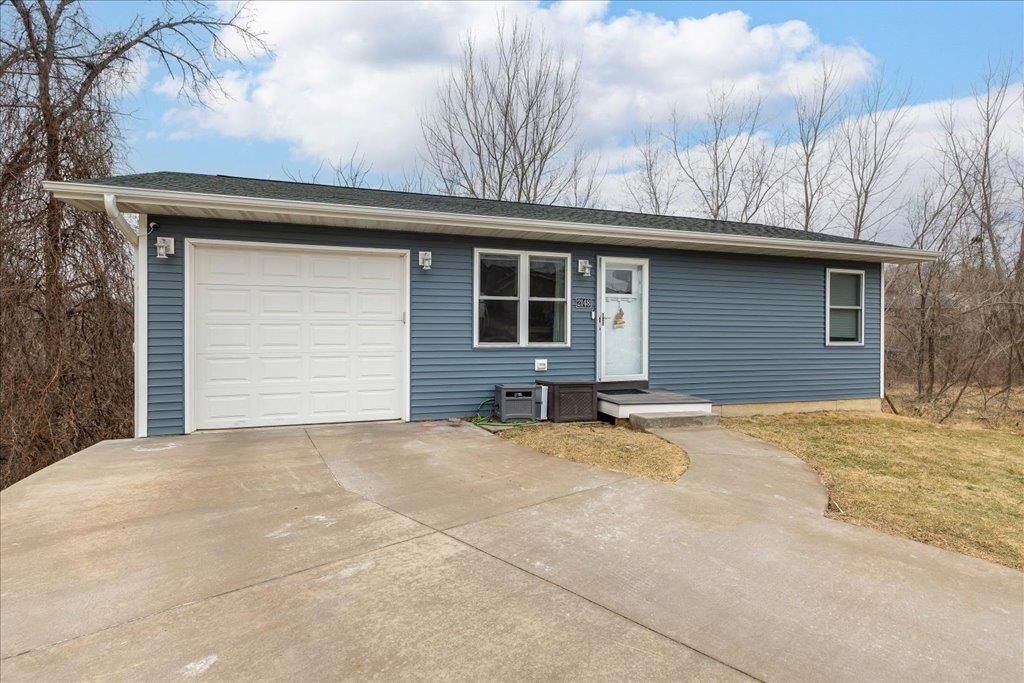 Photo of 2148 Bald Eagle Court, Dubuque, IA 52001 (MLS # 154071)