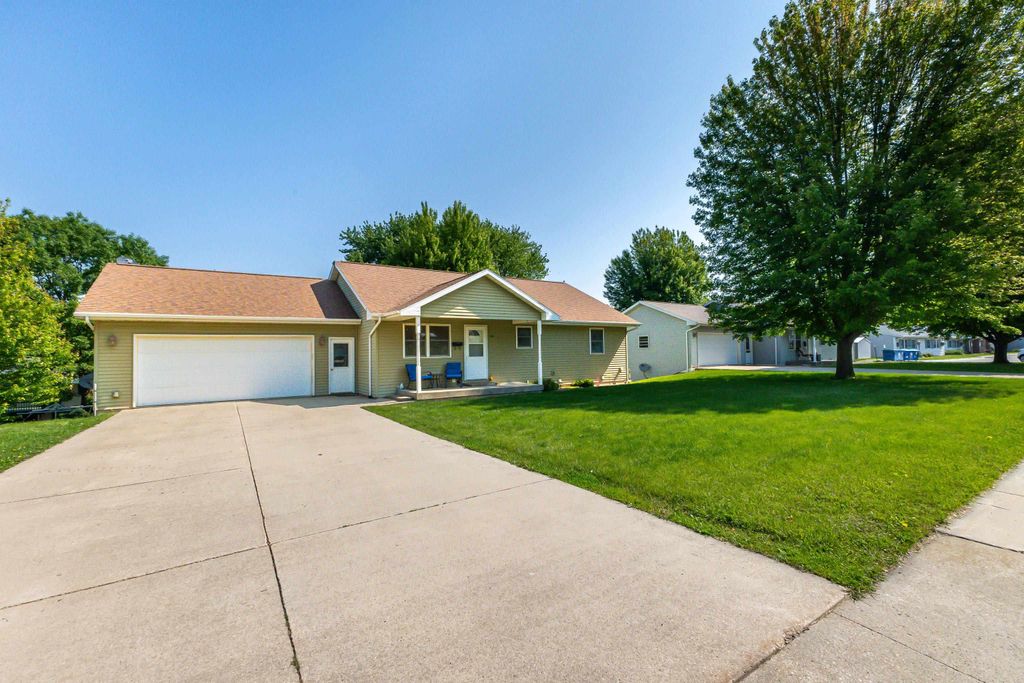 Photo of 1390 21st Street, Hazel Green, WI 53811 (MLS # 152192)