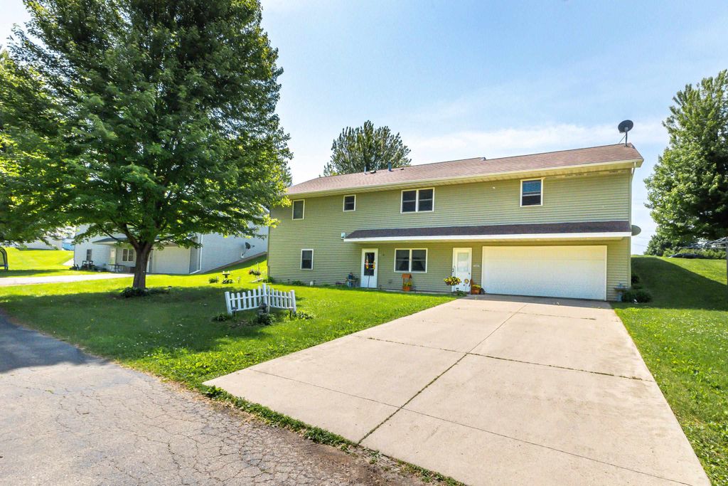 Photo of 1390 21st Street, Hazel Green, WI 53811 (MLS # 152192)