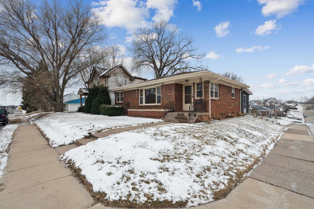 Photo of 3035 Burden Street, Dubuque, IA 52001 (MLS # 154044)