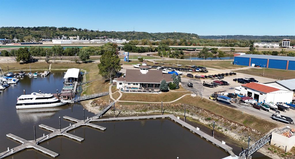 Photo of 1630 E 16th EXT Street, Dubuque, IA 52001 (MLS # 153963)