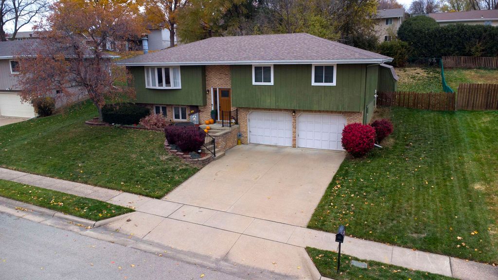 Photo of 1970 Admiral Street, Dubuque, IA 52002 (MLS # 153733)