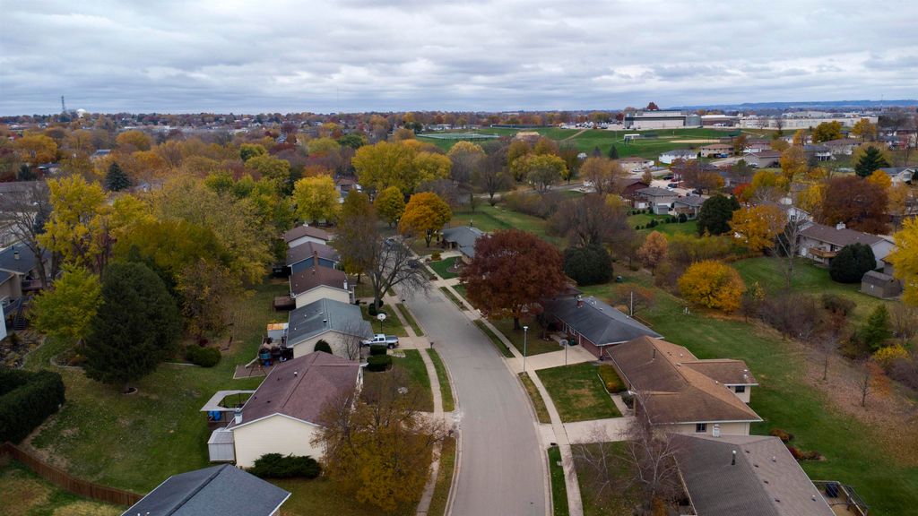 Photo of 1970 Admiral Street, Dubuque, IA 52002 (MLS # 153733)