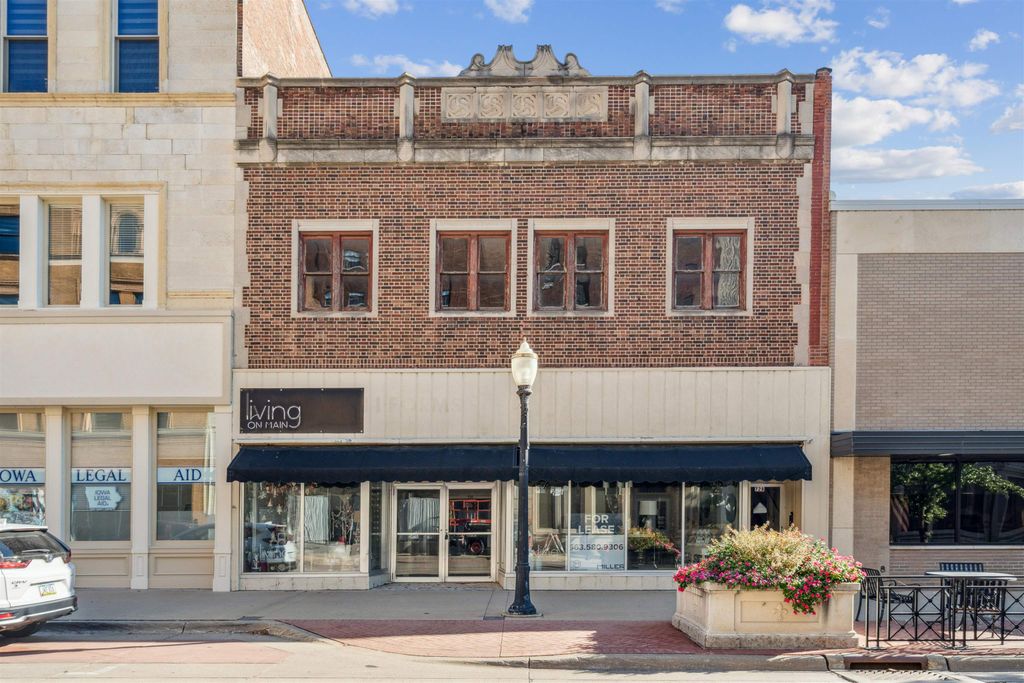 Photo of 730 Main Street, Dubuque, IA 52001 (MLS # 153281)