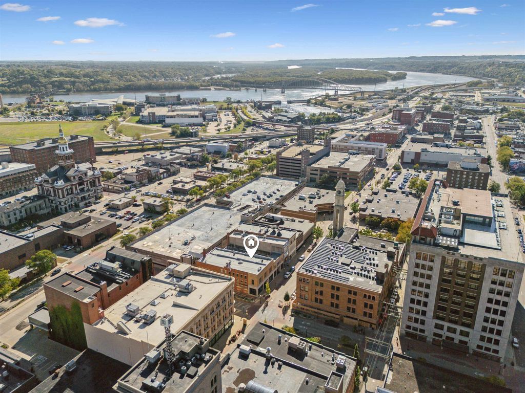 Photo of 730 Main Street, Dubuque, IA 52001 (MLS # 153281)