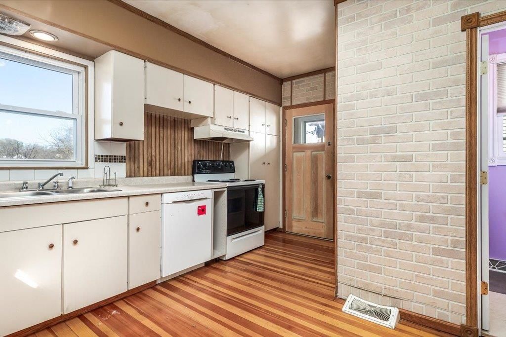 Photo of 663 Angella Street, Dubuque, IA 52001 (MLS # 153490)