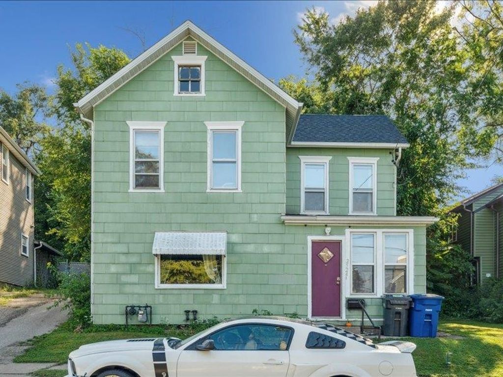Photo of 2524 Stafford Street, Dubuque, IA 52001 (MLS # 152697)