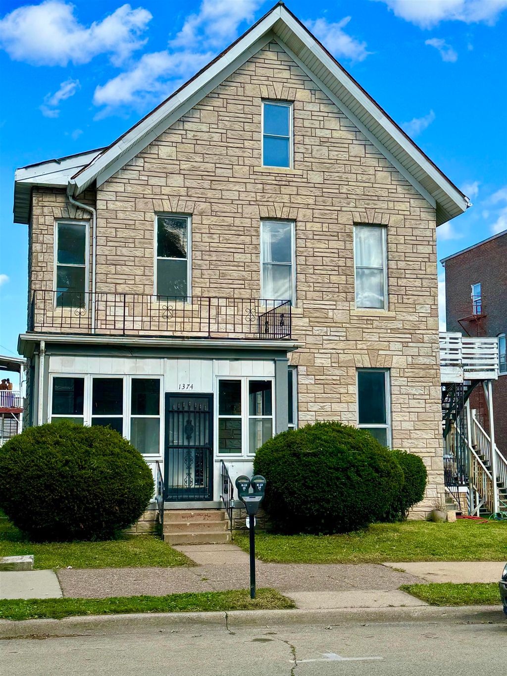 Photo of 1374 Main Street, Dubuque, IA 52001 (MLS # 152928)