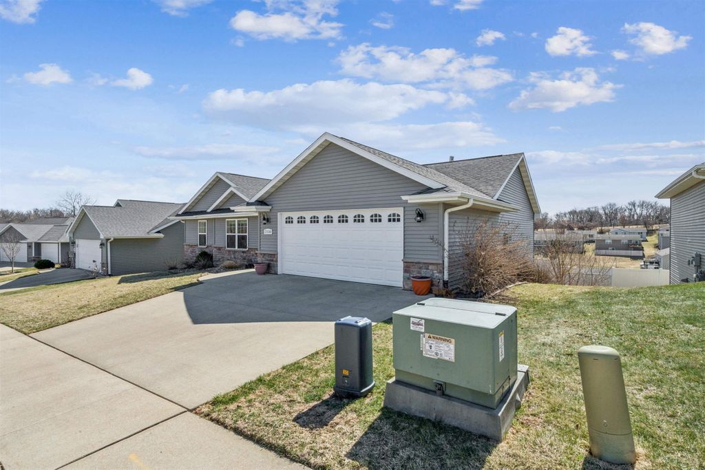 Photo of 2110 Cobalt Court, Dubuque, IA 52001 (MLS # 154188)