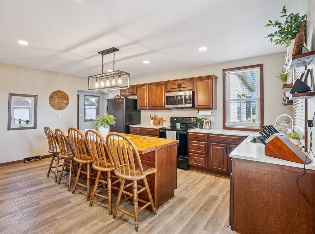 Photo of 8212 98th Street, Wyoming, IA 52362 (MLS # 153451)