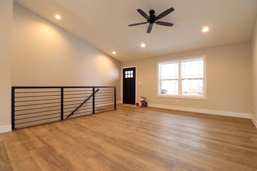 Photo of 801 Hawkeye Heights Road, Dubuque, IA 52001 (MLS # 153588)