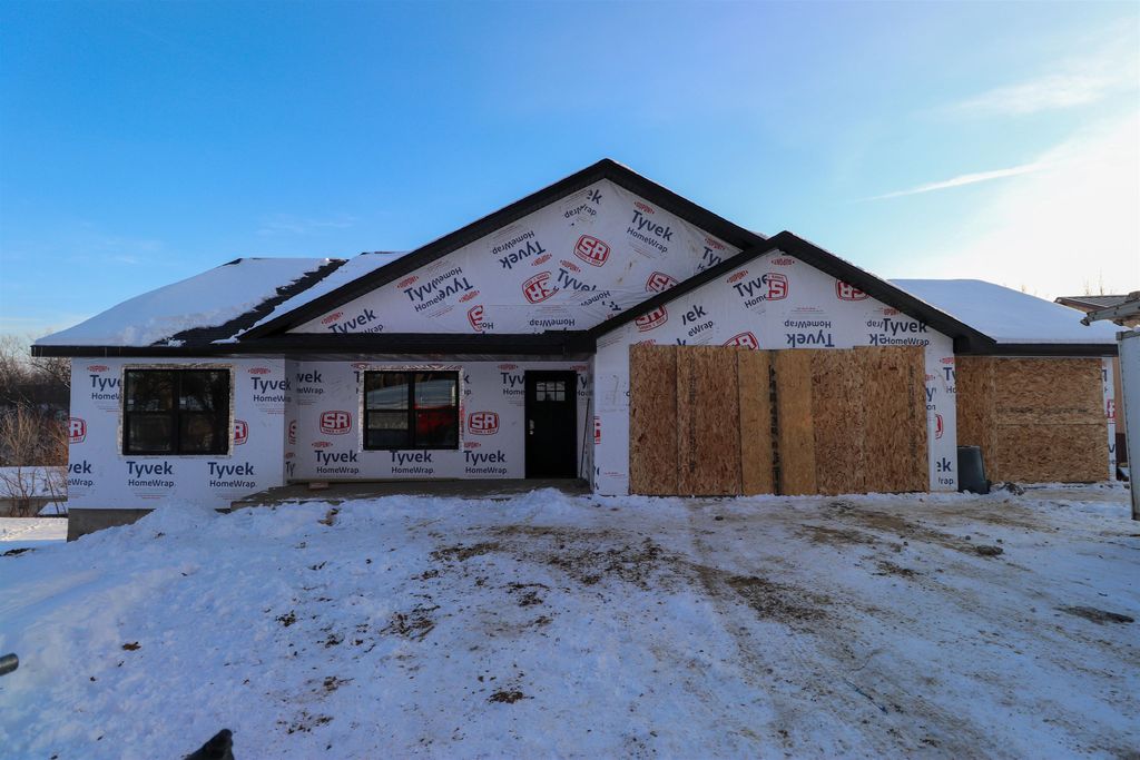 Photo of 801 Hawkeye Heights Road, Dubuque, IA 52001 (MLS # 153588)