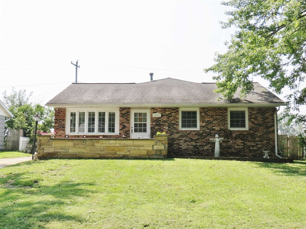 Photo of 1007 Kathey Drive, Maquoketa, IA 52060 (MLS # 152696)