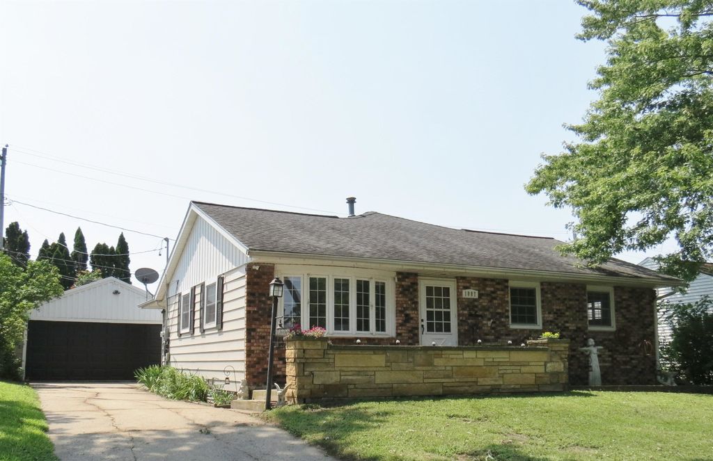 Photo of 1007 Kathey Drive, Maquoketa, IA 52060 (MLS # 152696)