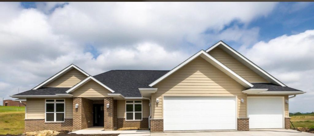 Photo of 8752 Cambria Drive #Lot 113, Dubuque, IA 52003 (MLS # 152605)
