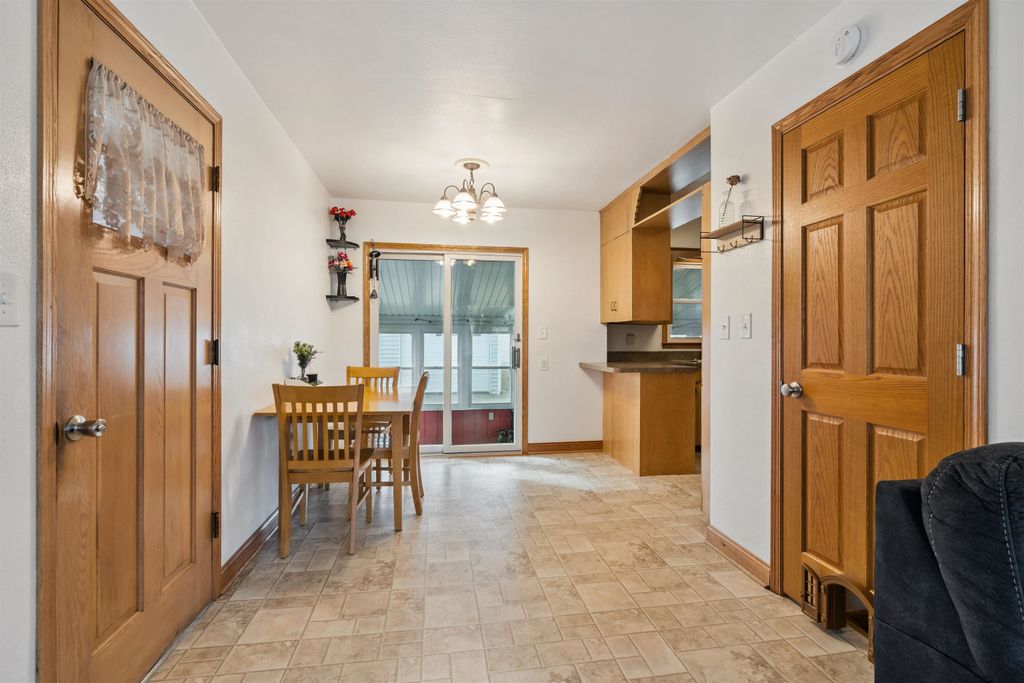 Photo of 823 E Howard Street, Manchester, IA 52057 (MLS # 154090)