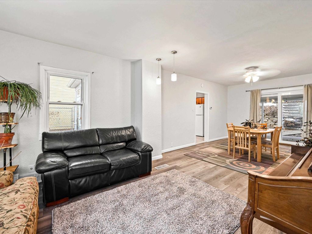 Photo of 1609 Prescott Street, Dubuque, IA 52001 (MLS # 153626)