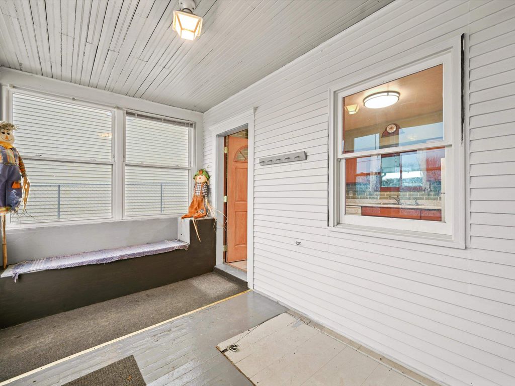 Photo of 1609 Prescott Street, Dubuque, IA 52001 (MLS # 153626)