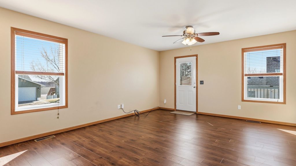 Photo of 2002 Eagle Valley Drive, Dubuque, IA 52001 (MLS # 154170)