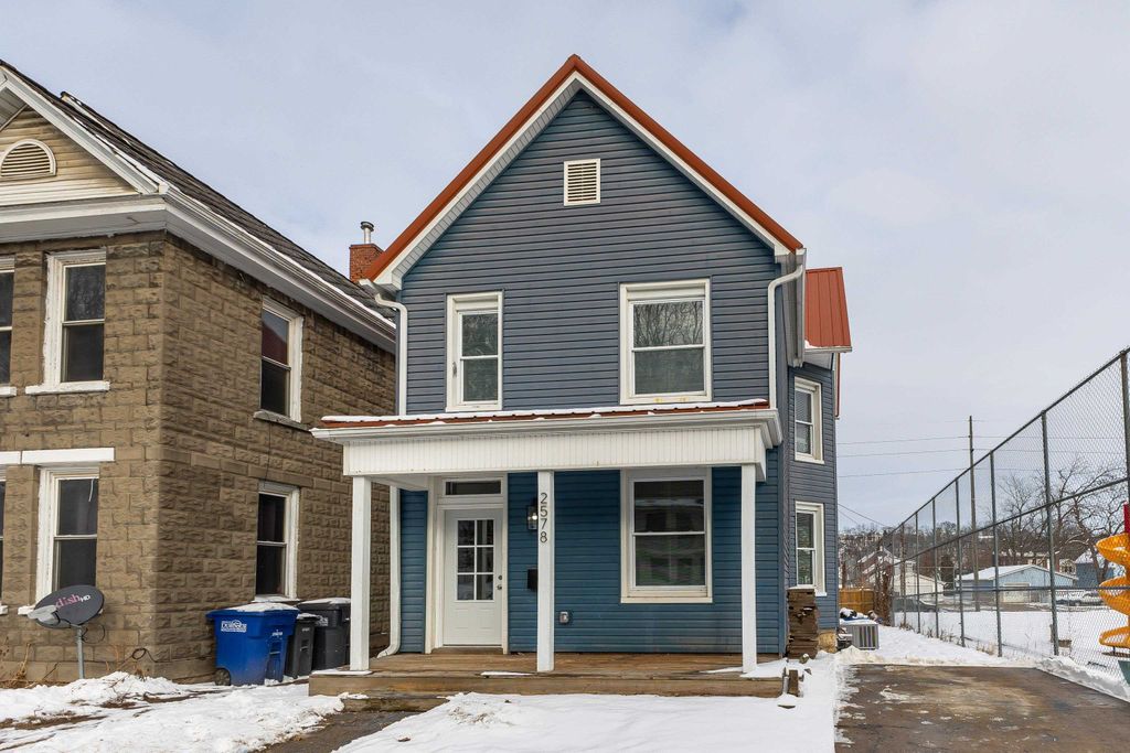 Photo of 2578 Central Avenue, Dubuque, IA 52001 (MLS # 153825)