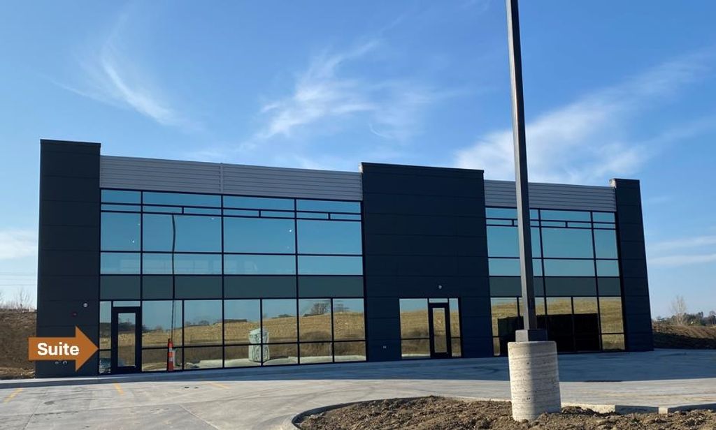 Photo of 6600 Boulder Brook Court #1L2 and 1L3, Dubuque, IA 52003 (MLS # 152316)