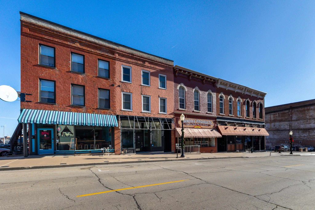 Photo of 190 Main Street, Dubuque, IA 52001 (MLS # 153215)