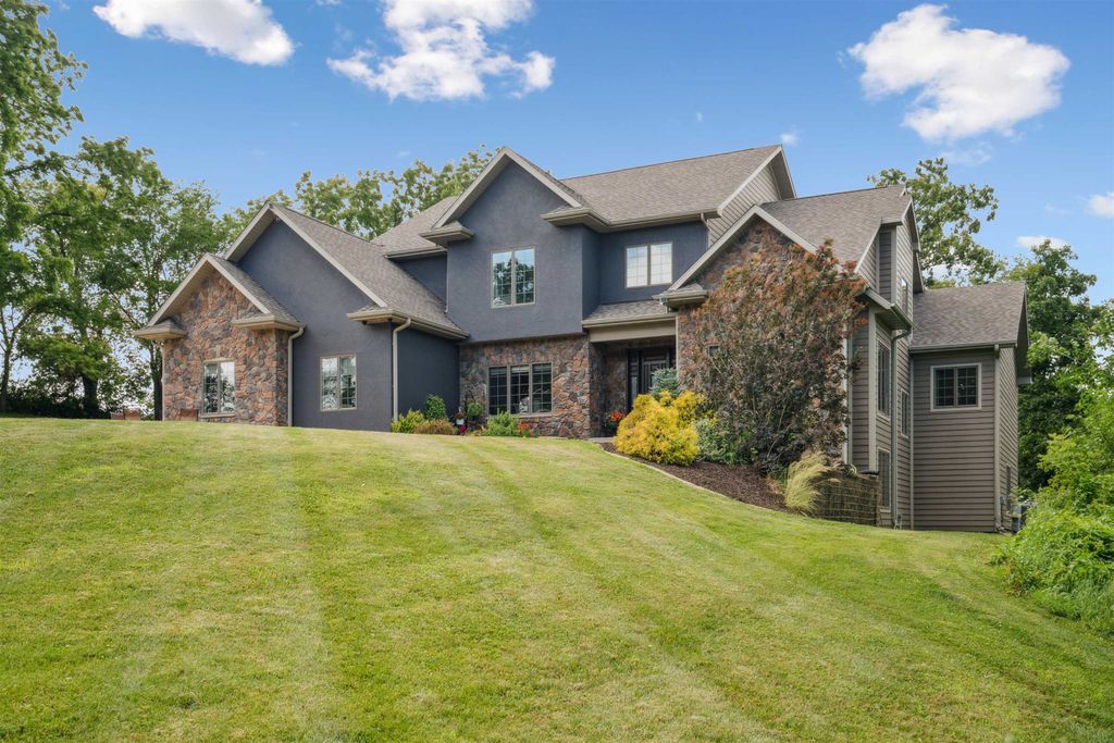 Photo of 12146 Whispering Meadows Drive, Dubuque, IA 52003 (MLS # 152179)