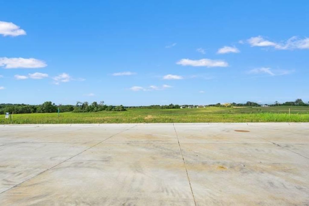 Photo of Lot 82 Waterbridge Lane, Dubuque, IA 52003 (MLS # 152547)