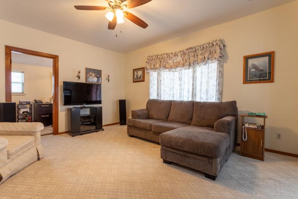 Photo of 1629 McPoland Avenue, Dubuque, IA 52001 (MLS # 153556)