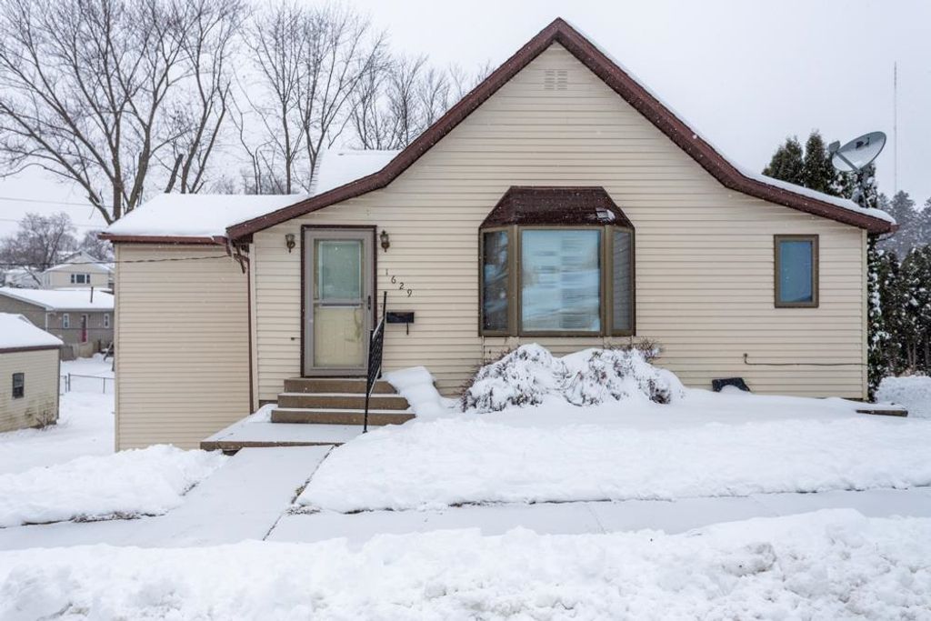Photo of 1629 McPoland Avenue, Dubuque, IA 52001 (MLS # 153556)