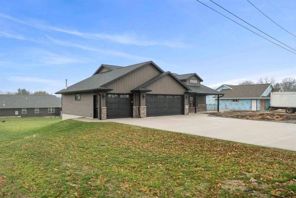 Photo of 605 Charles Street, Delhi, IA 52223 (MLS # 153946)