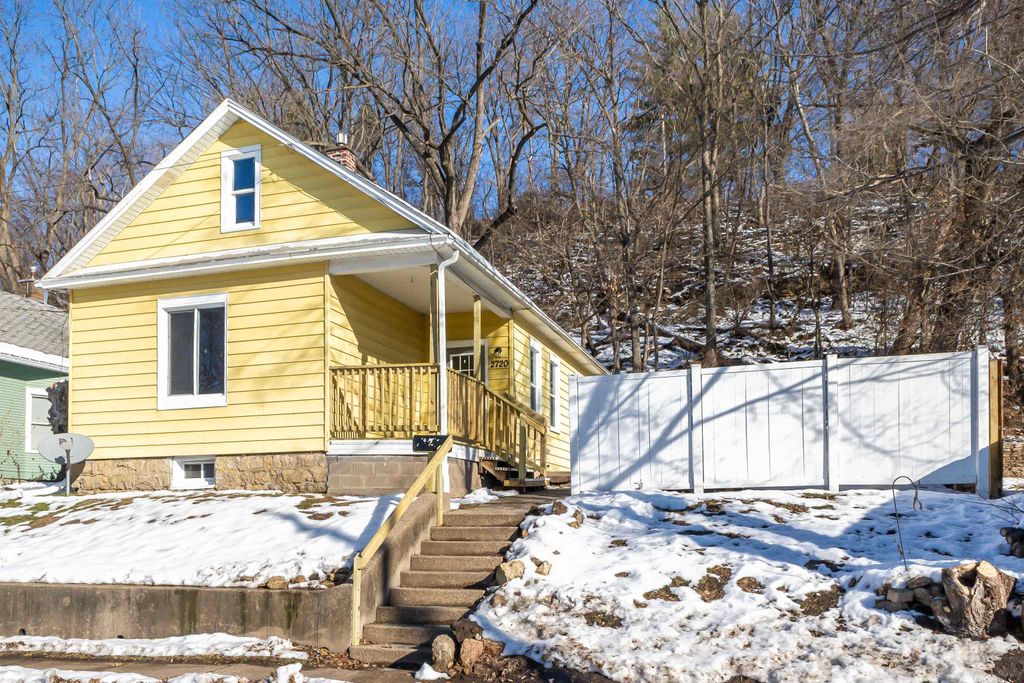 Photo of 2720 Pinard Street, Dubuque, IA 52001 (MLS # 153629)