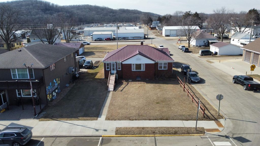 Photo of 600 S Riverview Street, Bellevue, IA 52031 (MLS # 153970)