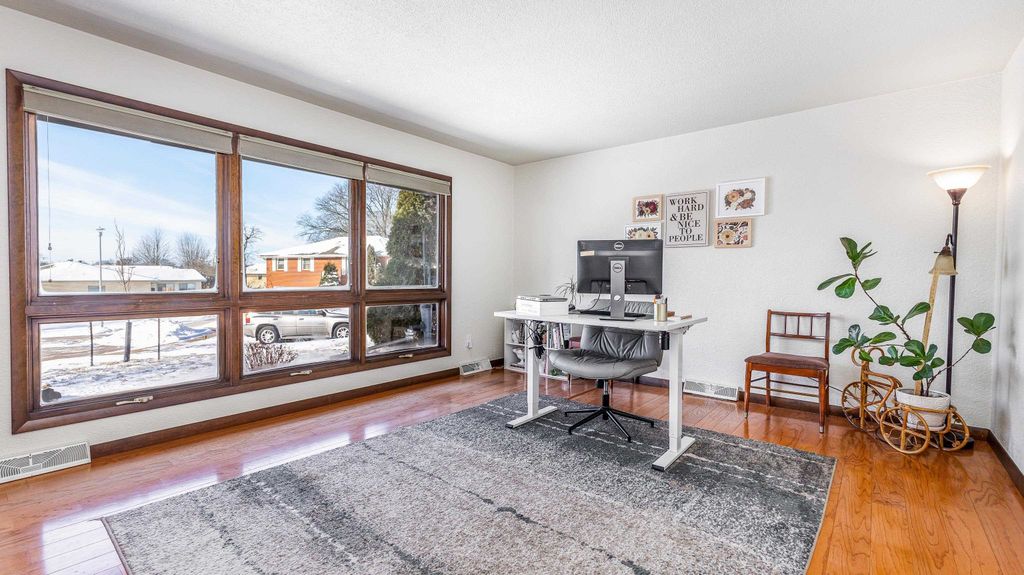 Photo of 3154 Erie Court, Dubuque, IA 52001 (MLS # 153828)