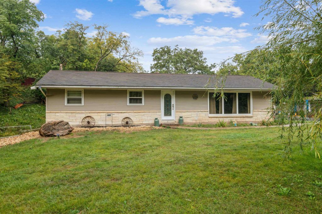Photo of 19517 Herber Road, Dubuque, IA 52001 (MLS # 153055)
