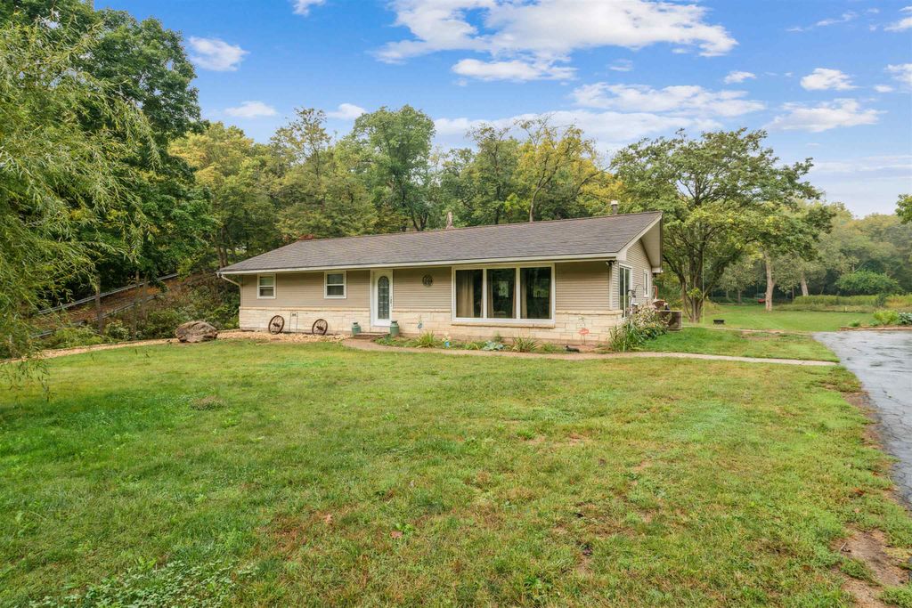 Photo of 19517 Herber Road, Dubuque, IA 52001 (MLS # 153055)