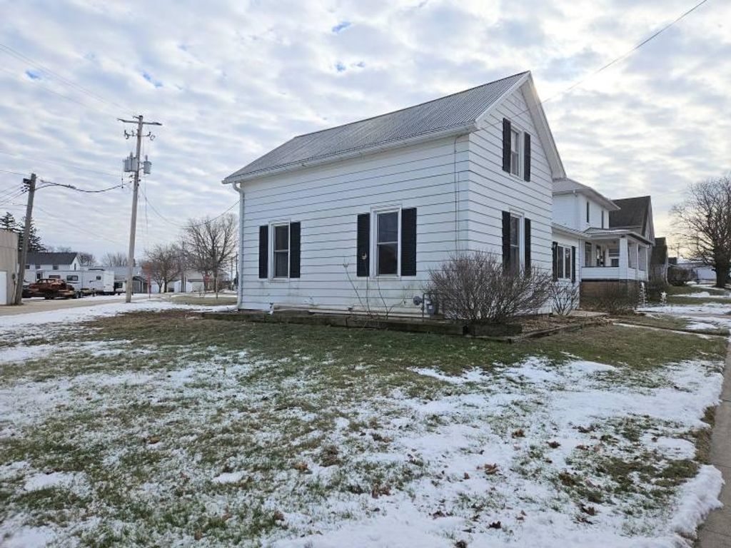 Photo of 301 SE 9th Street, Dyersville, IA 52040 (MLS # 153651)