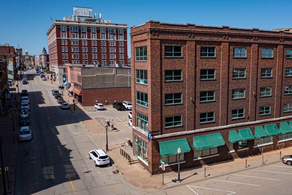 Photo of 100 Main Street, Dubuque, IA 52001 (MLS # 151885)