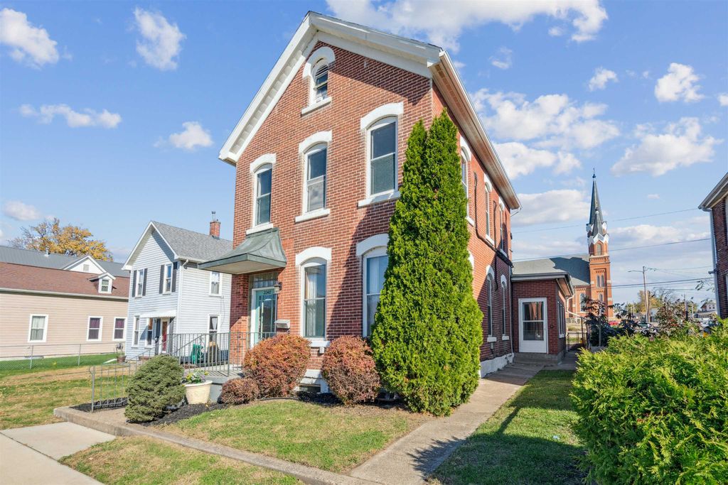 Photo of 2248 Prince Street, Dubuque, IA 52001 (MLS # 153355)