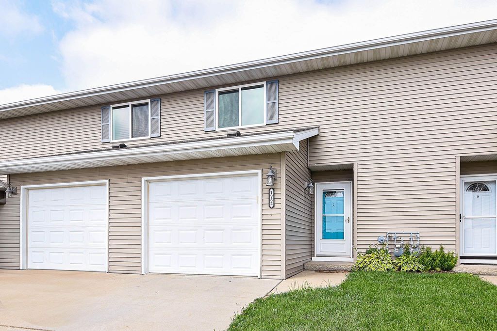 Photo of 1982 Golden Eagle Drive, Dubuque, IA 52001 (MLS # 153528)