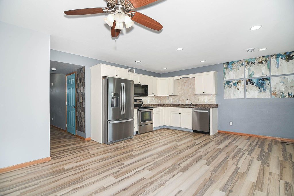 Photo of 1982 Golden Eagle Drive, Dubuque, IA 52001 (MLS # 153528)