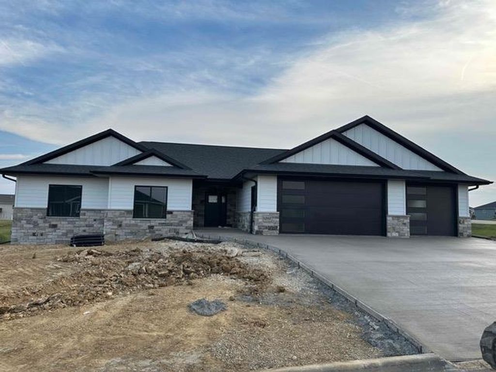 Photo of 8202 Hugo Drive, Peosta, IA 52068 (MLS # 152268)