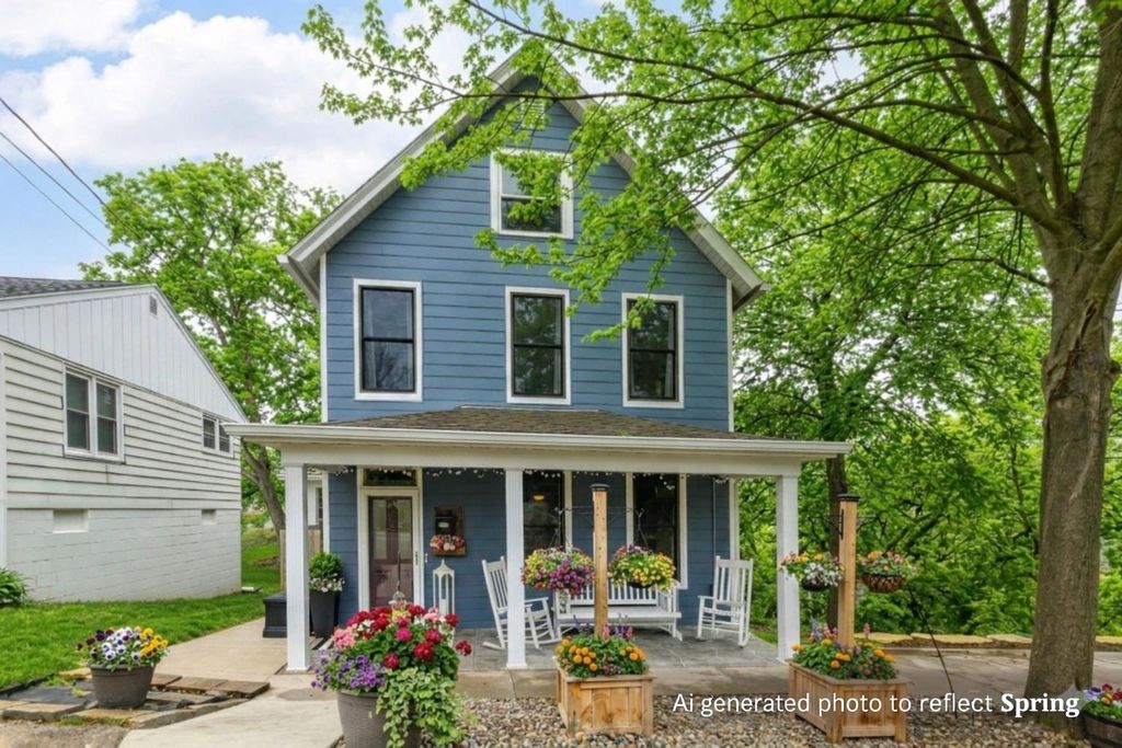 Photo of 71 Lois Street, Dubuque, IA 52001 (MLS # 154092)