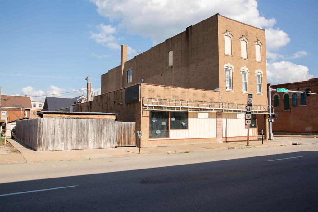 Photo of 900 Central Avenue, Dubuque, IA 52001 (MLS # 153375)