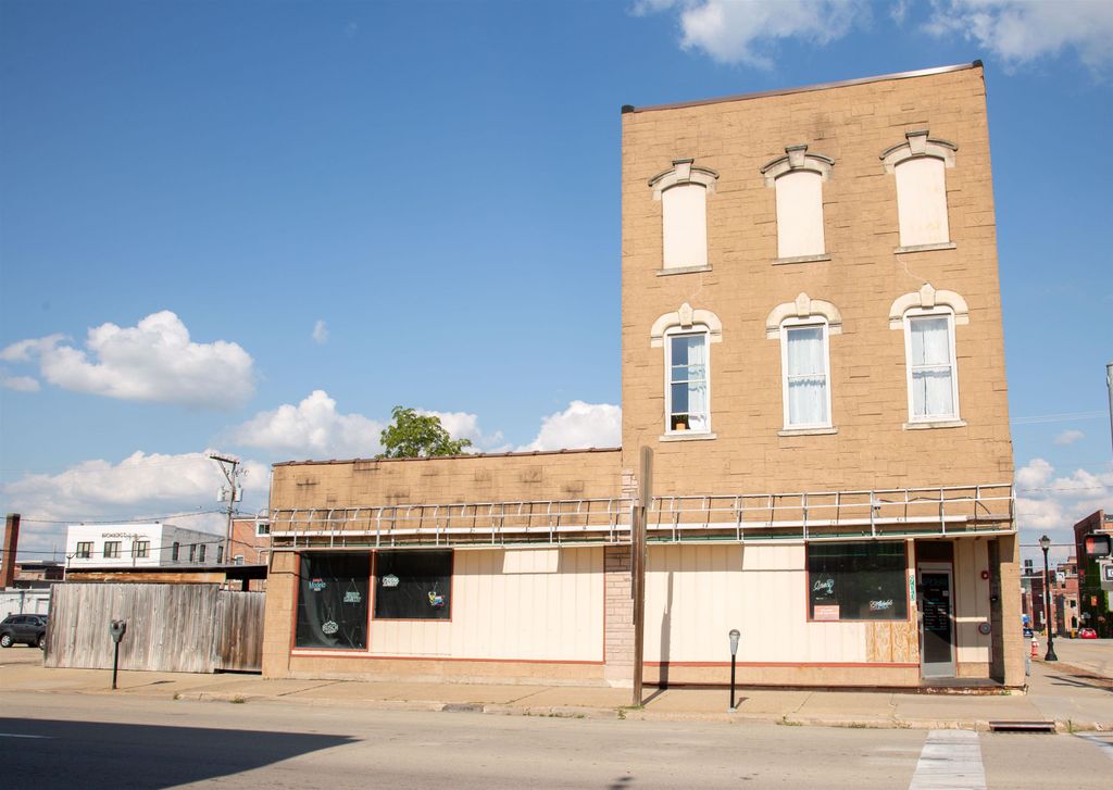 Photo of 900 Central Avenue, Dubuque, IA 52001 (MLS # 153375)