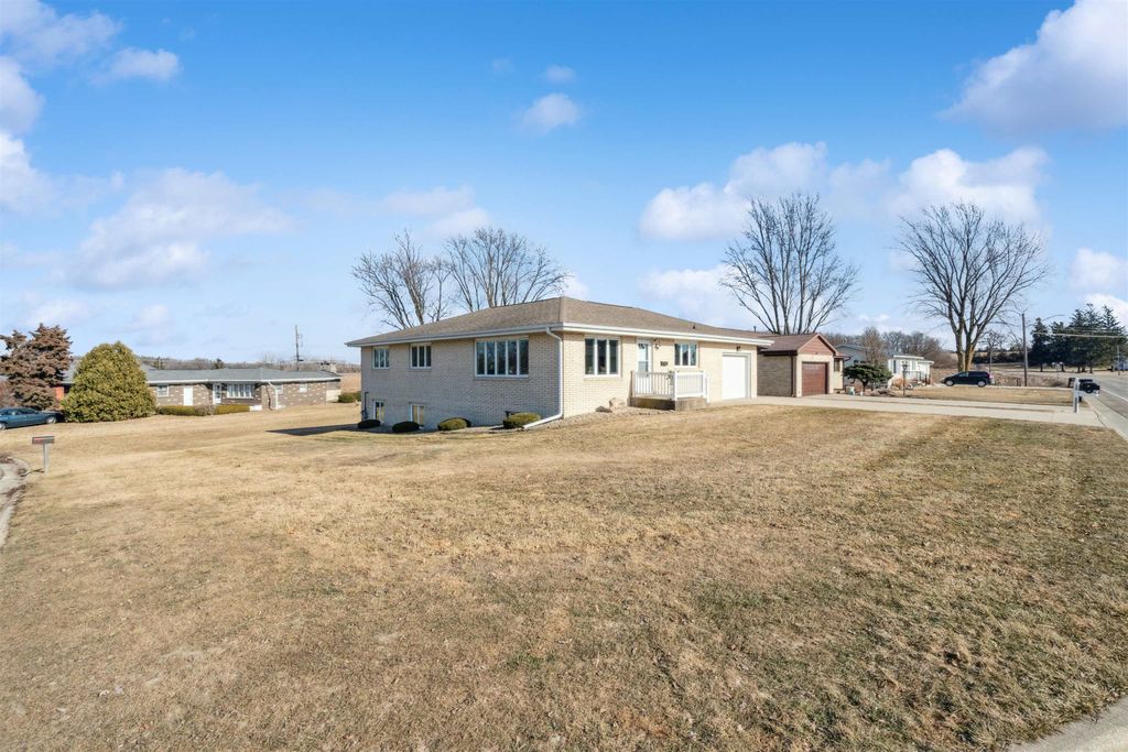 Photo of 1706 SE 2nd Avenue, Dyersville, IA 52040 (MLS # 153974)