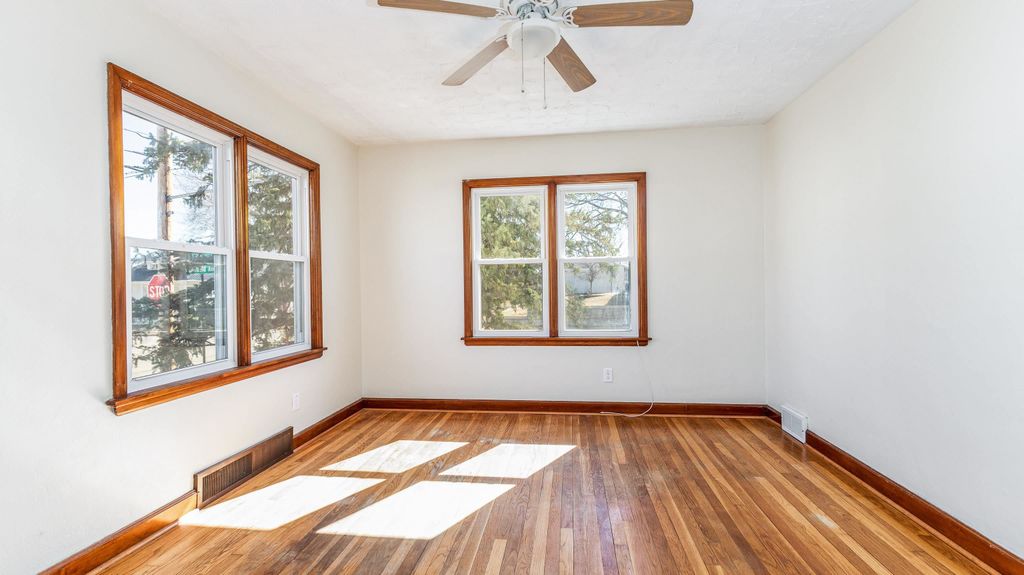 Photo of 1901 Ann Street, Dubuque, IA 52001 (MLS # 154105)