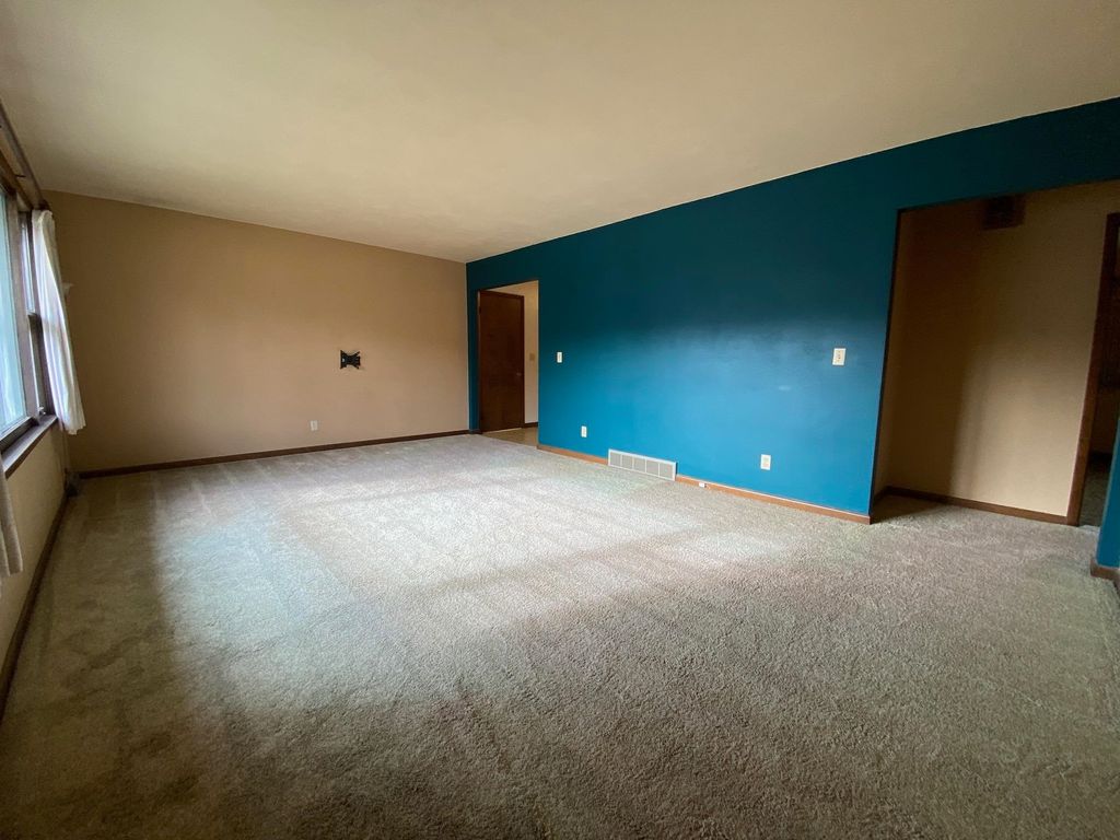 Photo of 2535 Mineral Street, Dubuque, IA 52001 (MLS # 153491)