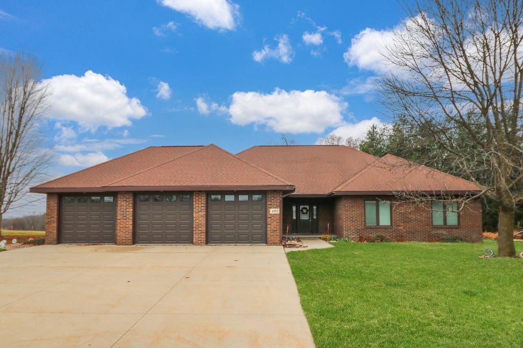 Photo of 105 Leibold Court, East Dubuque, IL 61025 (MLS # 153536)